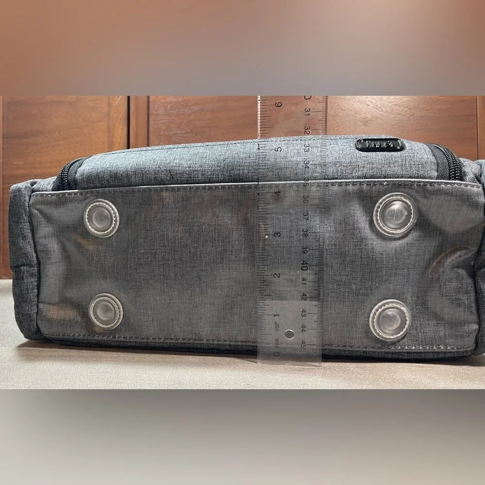 Lug Trolley Gray Cosmetic Case